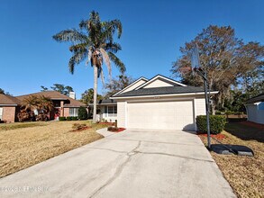 1563 Lakeway Dr in Orange Park, FL - Building Photo - Building Photo