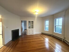 18 Holyoke Rd, Unit 1 in Somerville, MA - Foto de edificio - Building Photo