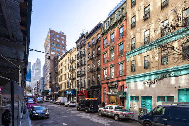 Chambers Street Cooperative in New York, NY - Building Photo - Building Photo