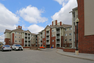 Woodside Pointe in Toronto, ON - Building Photo - Building Photo