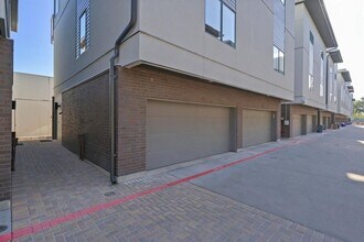 1702 S Lamar Blvd in Austin, TX - Building Photo - Building Photo