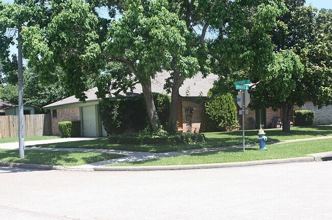 5503 Lynngate Dr in Spring, TX - Building Photo - Building Photo