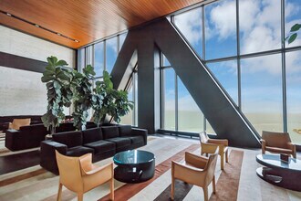 175 E Delaware Plz, Unit 7010 in Chicago, IL - Foto de edificio - Building Photo