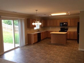 342 Ashdale Dr in Fuquay Varina, NC - Foto de edificio - Building Photo