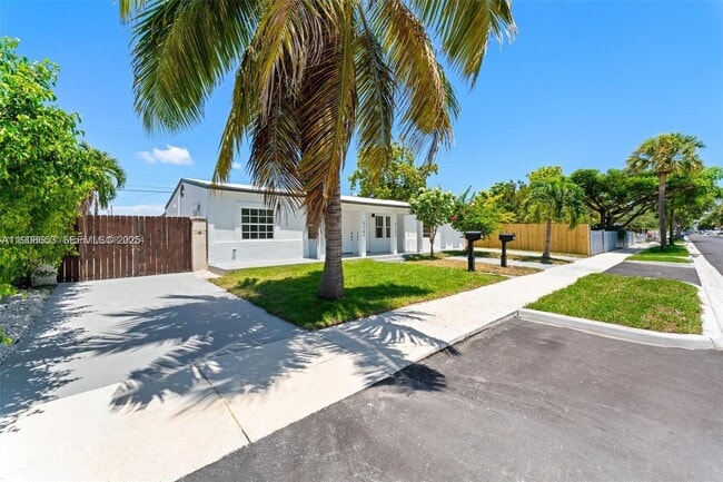 3161 SW 27th Ln in Miami, FL - Building Photo - Building Photo