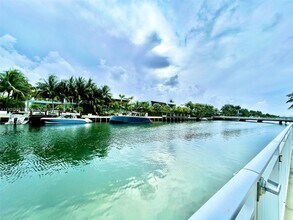 9500 W Bay Harbor Dr in Bay Harbor Islands, FL - Building Photo - Building Photo