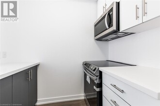 460 Dundas St E in Hamilton, ON - Building Photo - Building Photo