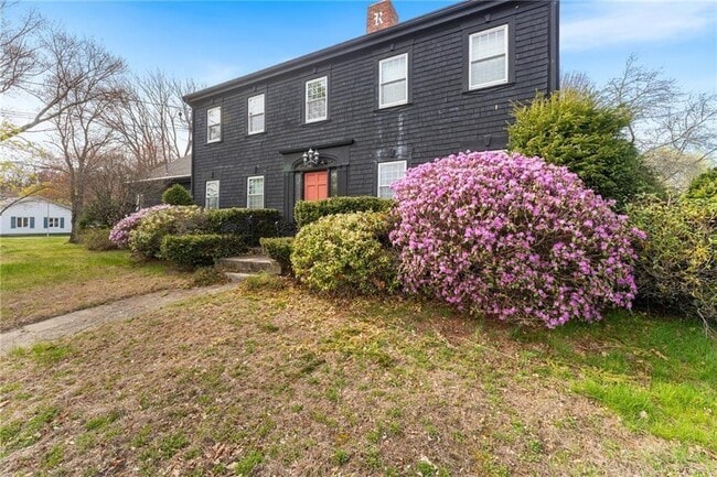 1 Sayles Hill Rd in Lincoln, RI - Building Photo - Building Photo