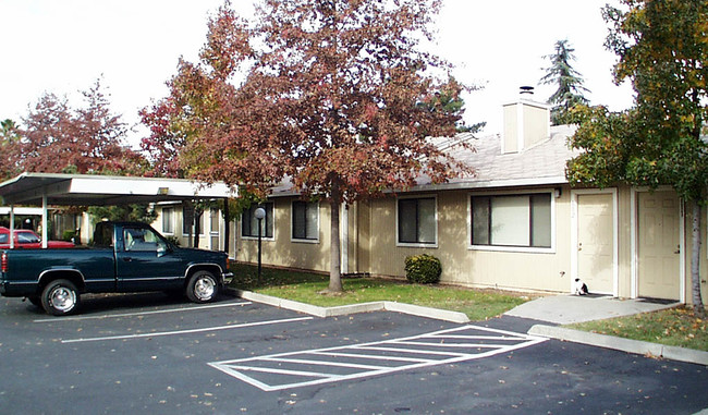 Country Lane Apartments in Citrus Heights, CA - Foto de edificio - Building Photo