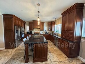 1556 Pritchard Dr in West Kelowna, BC - Building Photo - Building Photo