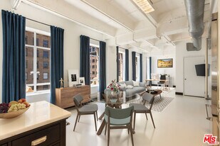 6253 Hollywood Blvd in Los Angeles, CA - Building Photo