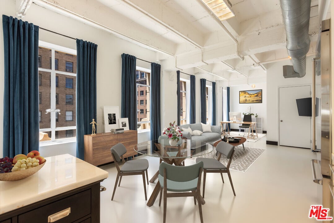 6253 Hollywood Blvd in Los Angeles, CA - Building Photo