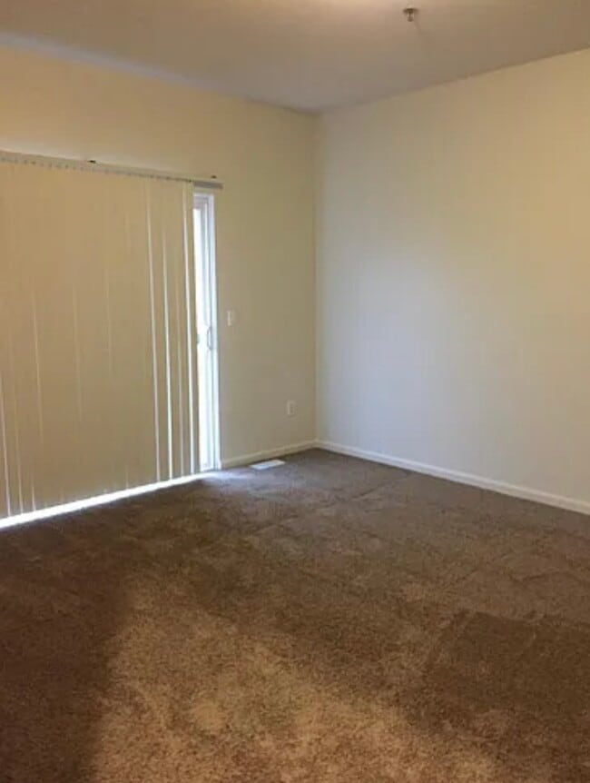 43151 Strand Dr in Sterling Heights, MI - Building Photo - Building Photo