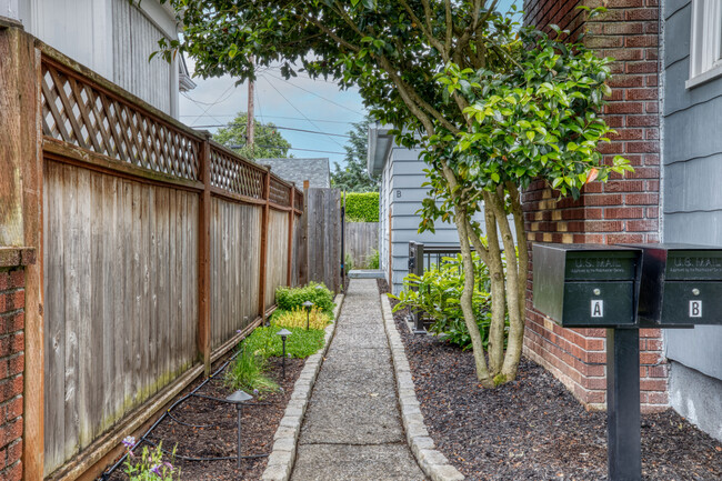 311 W 29th St., Unit B in Vancouver, WA - Foto de edificio - Building Photo