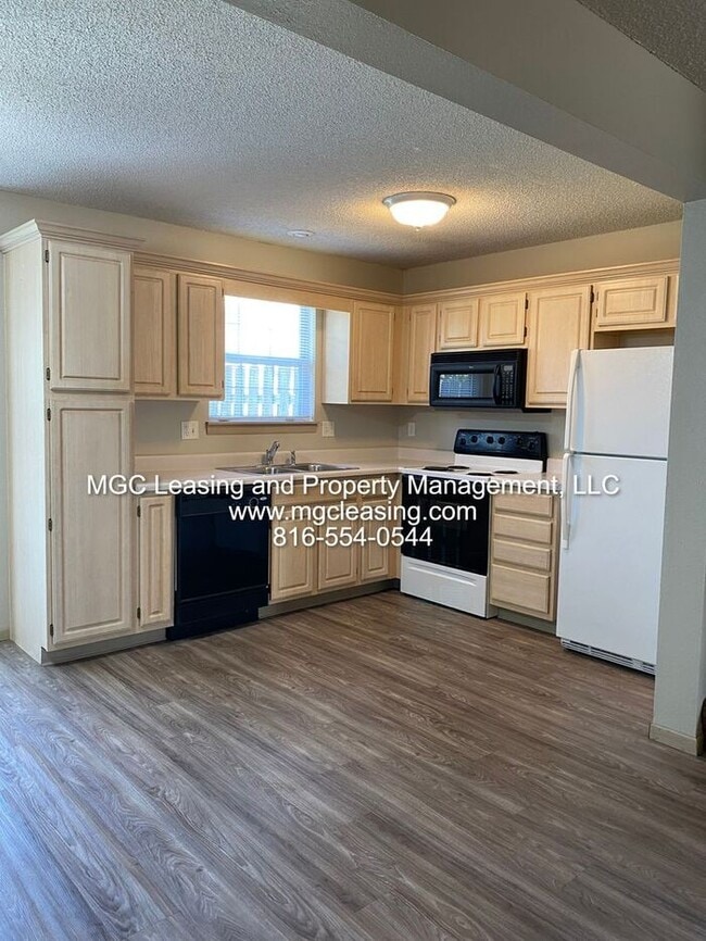 910 Garden Dr in Harrisonville, MO - Building Photo - Building Photo