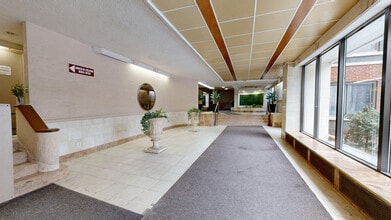 LE MONTAIGNE in Montréal, QC - Building Photo - Lobby