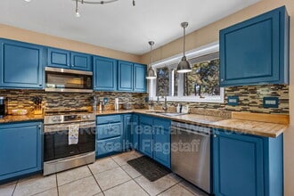 1720 N Doral Way in Flagstaff, AZ - Building Photo - Building Photo