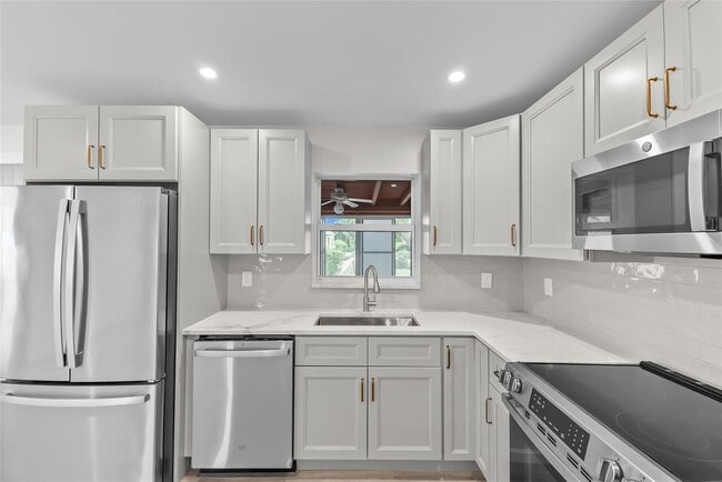 908 Lighthouse Dr in North Palm Beach, FL - Foto de edificio - Building Photo