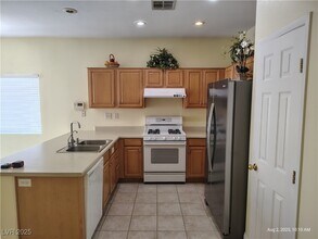 6823 Crystal Rapids St in Las Vegas, NV - Building Photo - Building Photo