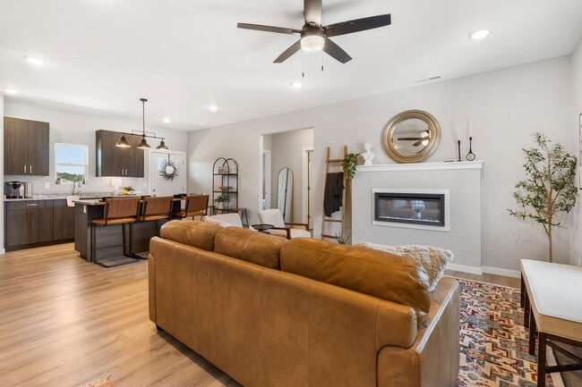 945 N Short Ave in Bolivar, MO - Building Photo - Building Photo