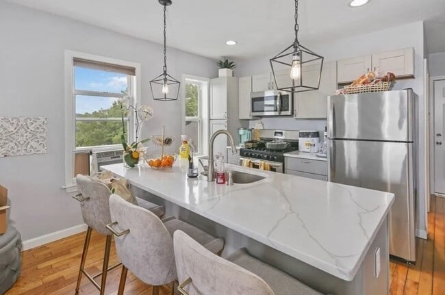 30 Hemans St in Worcester, MA - Building Photo - Building Photo