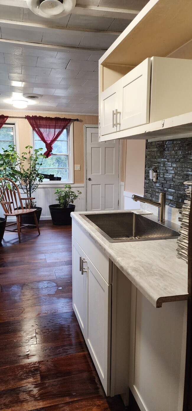 52 Longview Rd Rentals in Southampton, NY