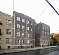 Vernon Court in Mount Vernon, NY - Foto de edificio - Building Photo