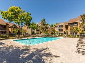 2500 Winding Creek Blvd, Unit B201 in Clearwater, FL - Foto de edificio - Building Photo