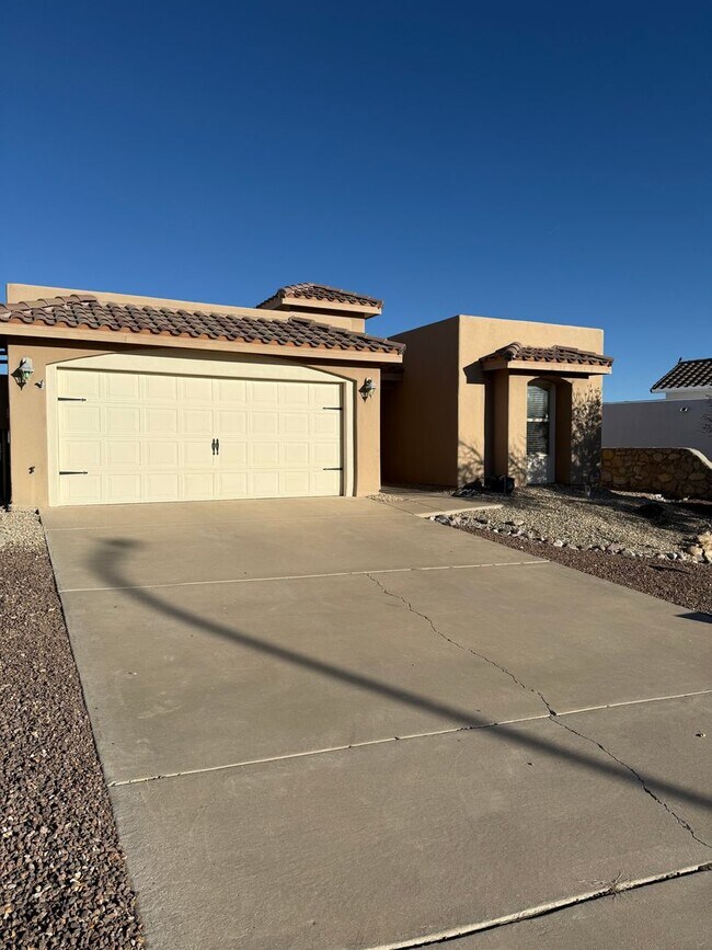 2043 Villa Napoli Loop E in Las Cruces, NM - Building Photo - Building Photo