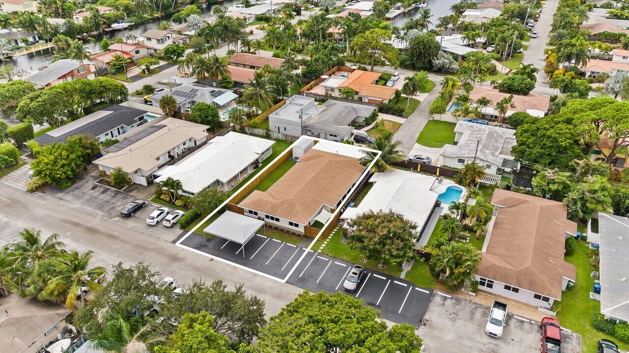 1706 NE 25th St in Wilton Manors, FL - Building Photo