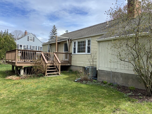 41 Briarwood Rd in West Hartford, CT - Building Photo - Building Photo