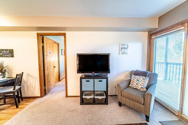5 Chandler Ln