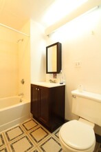 382 Riverway, Unit 2 in Boston, MA - Building Photo - Building Photo