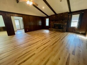 3839 N Stewart Ave in Springfield, MO - Foto de edificio - Building Photo