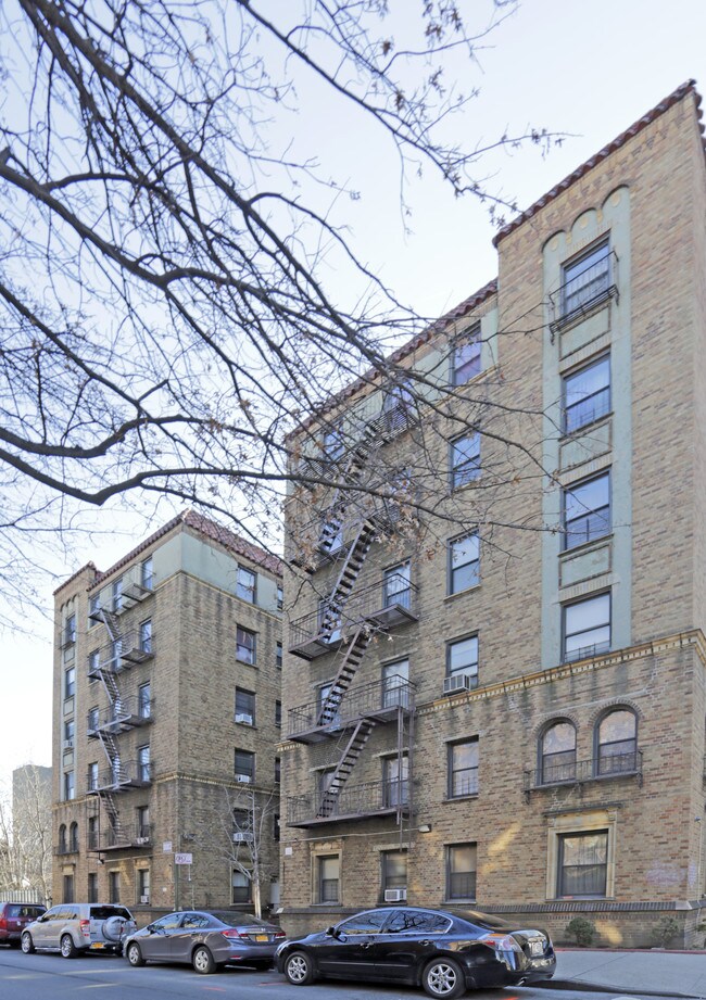 152-10 88th Ave in Jamaica, NY - Foto de edificio - Building Photo
