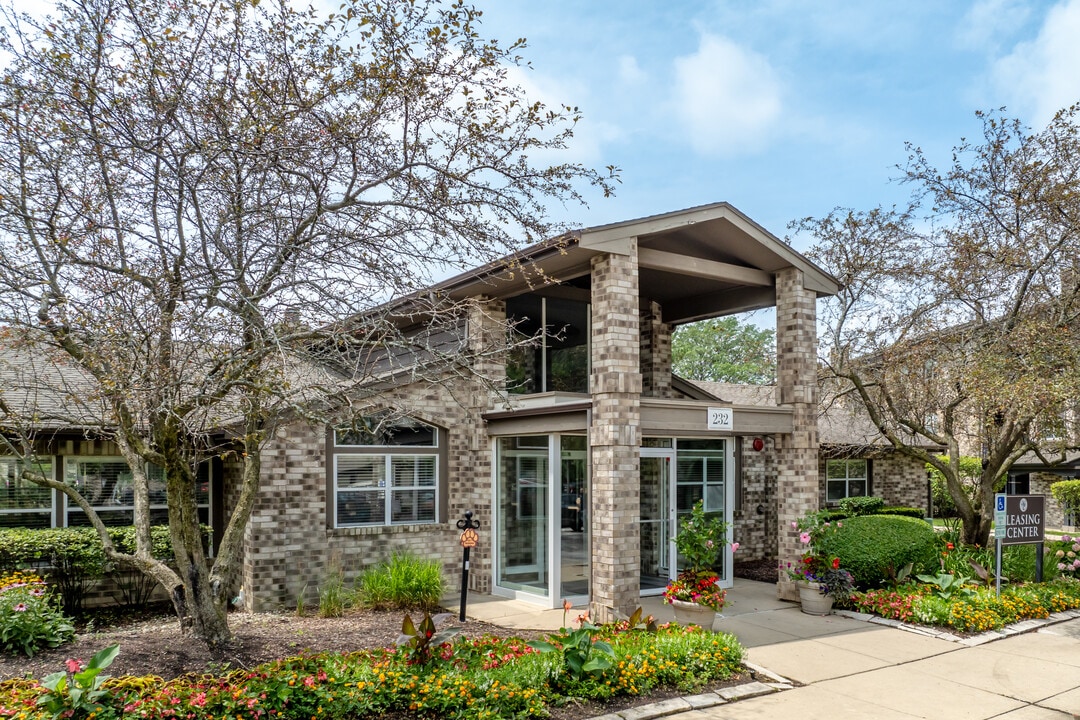 Windsor Estate Apartments in Bloomingdale, IL - Foto de edificio