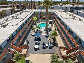 Crosstown Phoenix in Phoenix, AZ - Foto de edificio - Building Photo