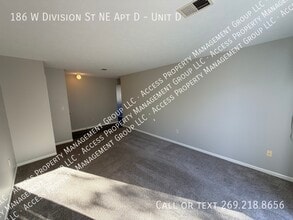 186 W Division St NE in Rockford, MI - Building Photo - Building Photo