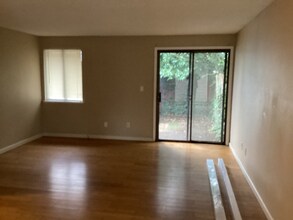 3515 NE View Ave in Gresham, OR - Foto de edificio - Building Photo