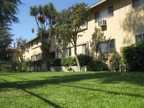 Tobias Villas in Panorama City, CA - Building Photo - Building Photo