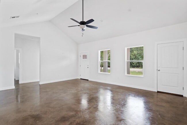 319 Lamaloa Ln in Bastrop, TX - Building Photo - Building Photo