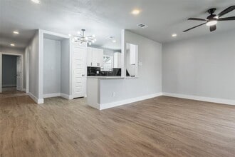 2207 Mykawa Rd in Pearland, TX - Building Photo - Building Photo