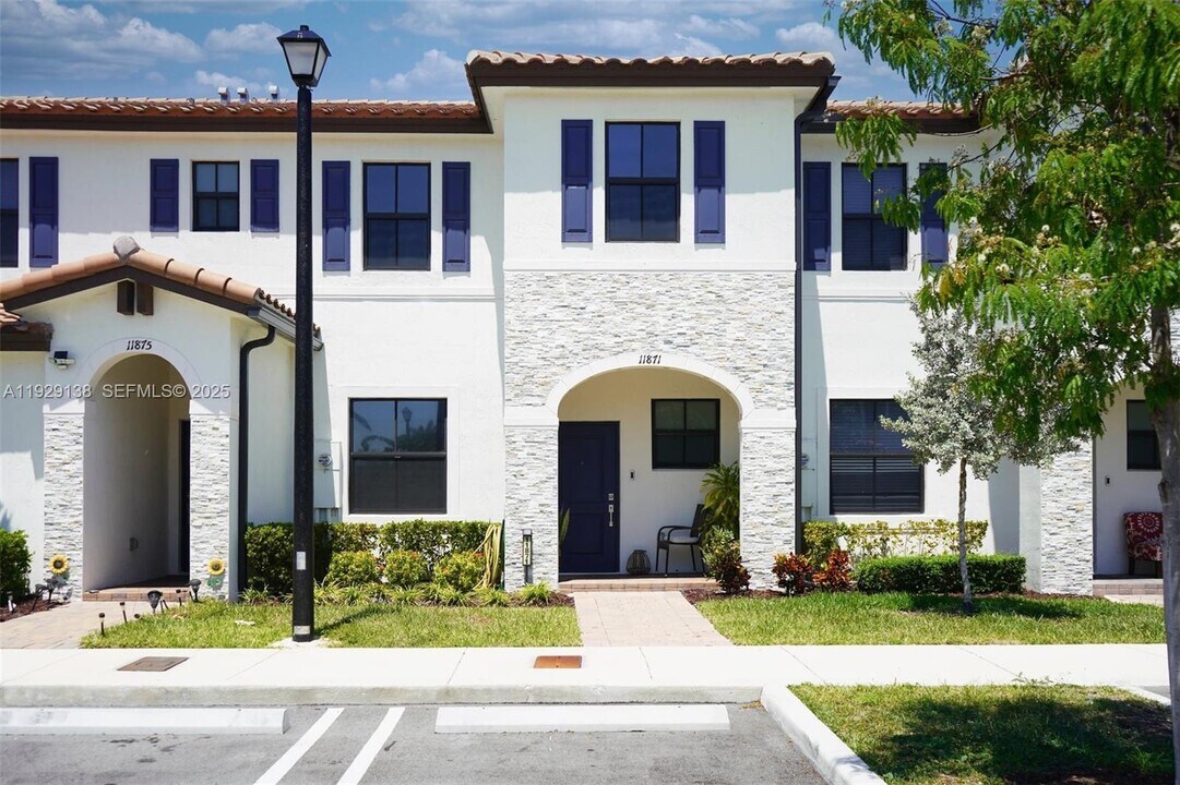 11871 SW 247th Ter in Princeton, FL - Building Photo