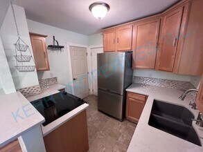 5025 SE Knapp St in Portland, OR - Building Photo - Building Photo