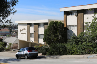 Fairway Apartments in San Diego, CA - Building Photo - Building Photo