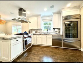 42 Franklin Ave in Glen Cove, NY - Building Photo - Building Photo