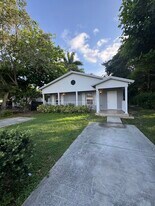 22250 Miami Ave in Miami, FL - Building Photo