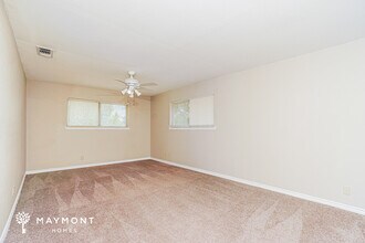 106 Furlong in Universal City, TX - Building Photo - Building Photo