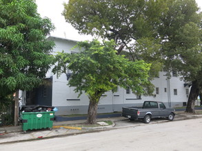 577 SW 5th St in Miami, FL - Building Photo - Building Photo