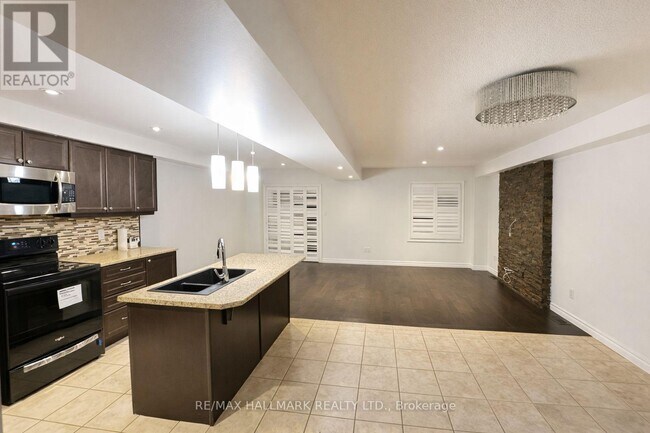 27 Waterbridge St in Hamilton, ON - Building Photo - Building Photo